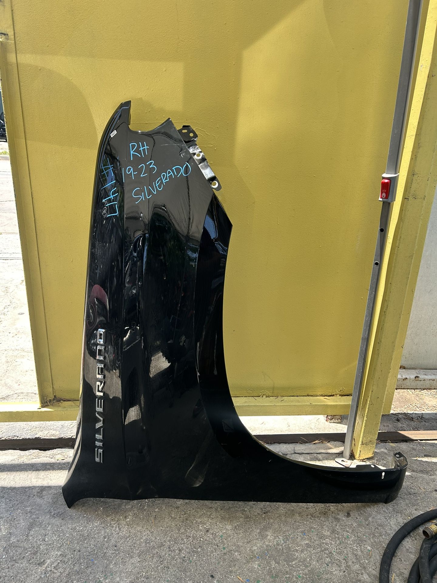 2019-2023 CHEVY SILVERADO RH FENDER OEM