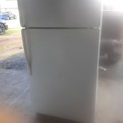 Good Working Whirlpool Refrigerator Back Up 