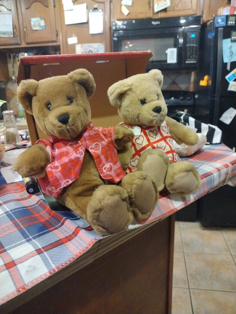 Kiss Kiss Bears