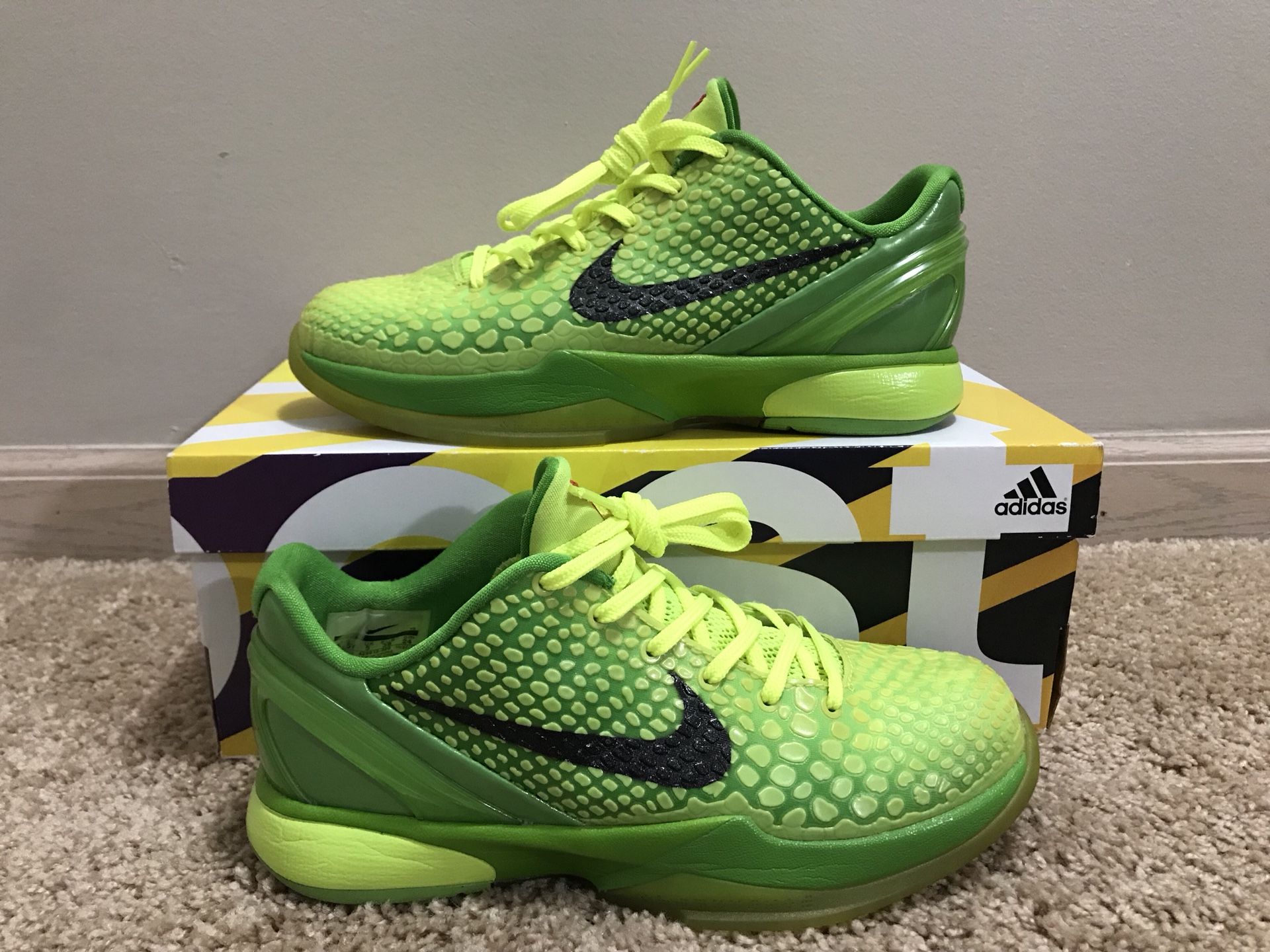 VERY RARE BOYS Nike Kobe 6 Grinch Basketball Shoes Size 5.5Y YOUTH