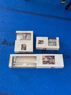 Bathroom hardware set