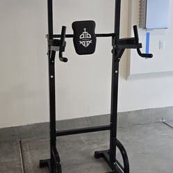 Pull up, dip, push-up station