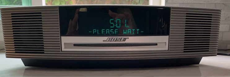 BOSE WAVE MUSIC SYSTEM With Remote