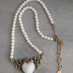 Vintage Costume Pearl Heart Choker