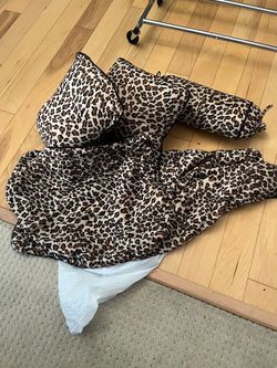 Leopard accent pillow set