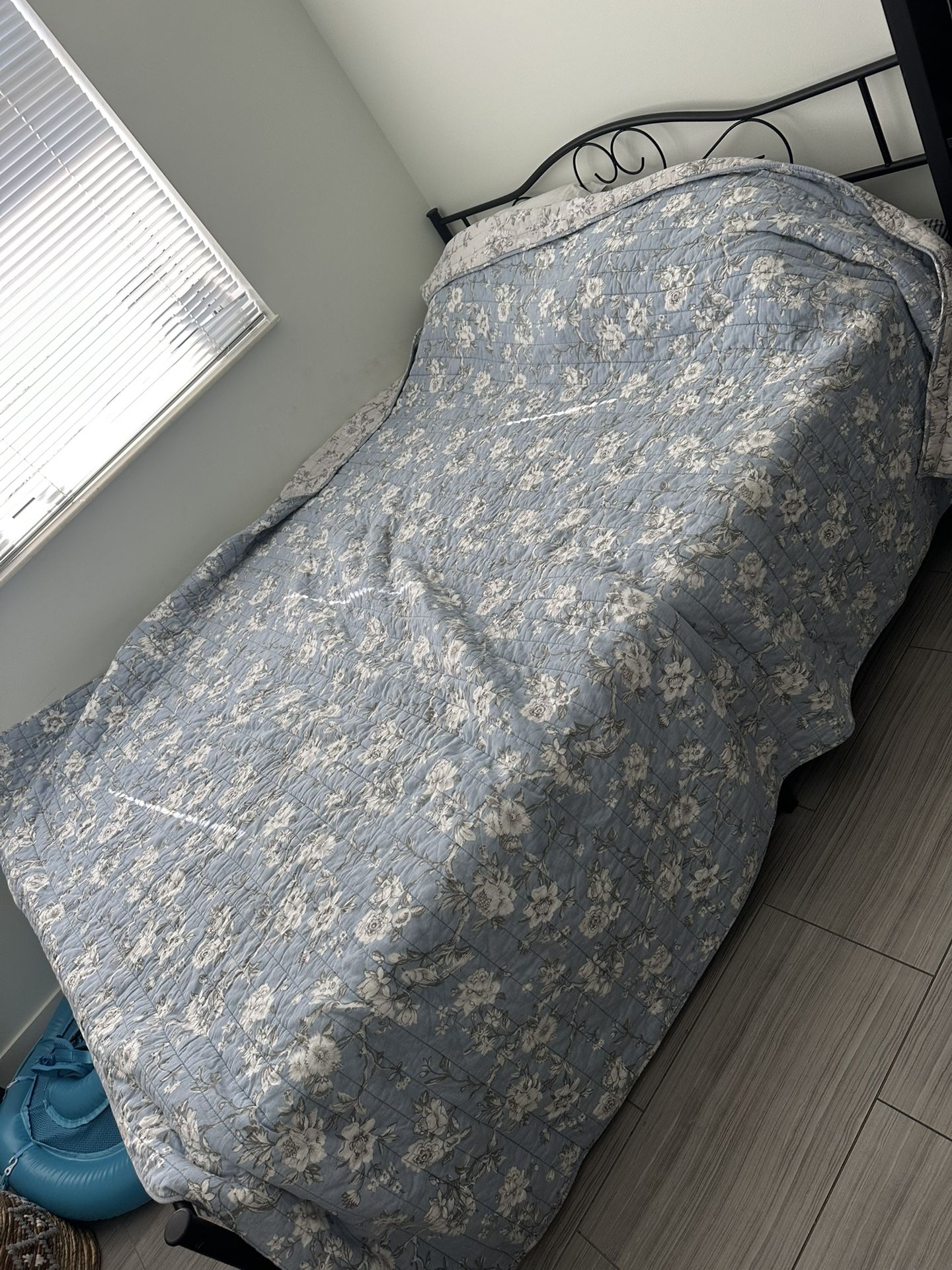 Queen Metal Bed Frame And Mattress 