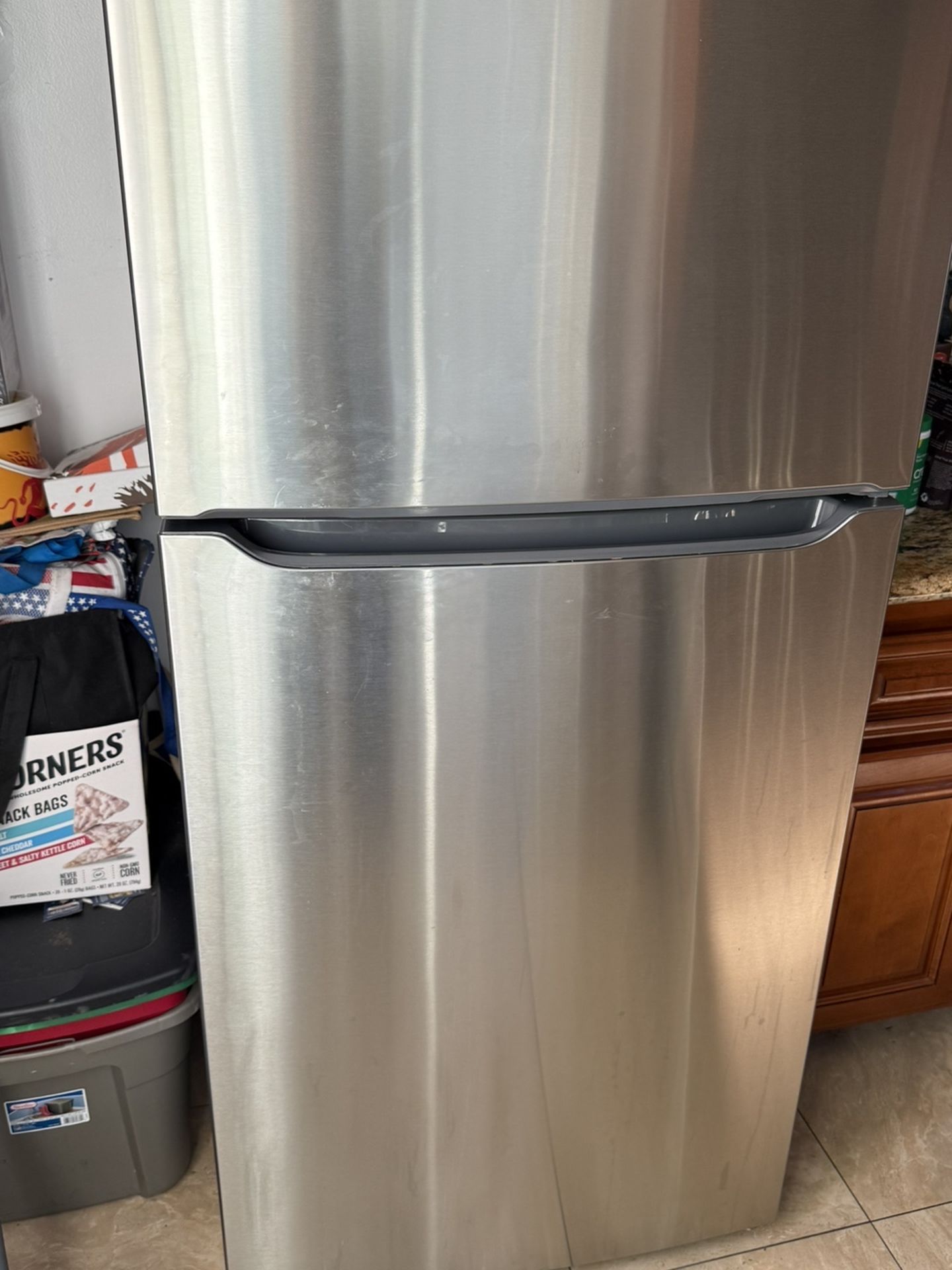 Frigidaire 18.3 cu. ft Top Freezer Refrigerator In Stainless Steal