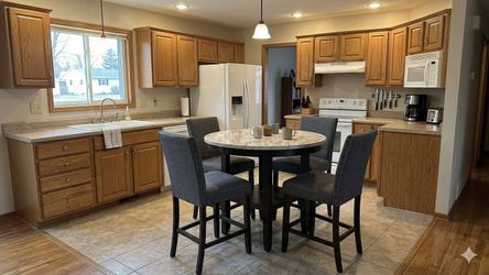 Brand New 5 piece dining set/ dining table and chairOlivia 🎉 brand new/ modern/luxury 🌼 s/