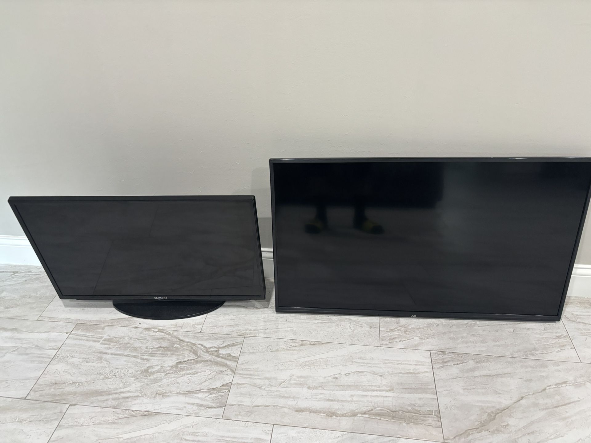 $100 For Both Tv