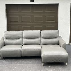 Couch/Sofa Sectional - LIKE NEW -  Leather - Delivery Available 🚛
