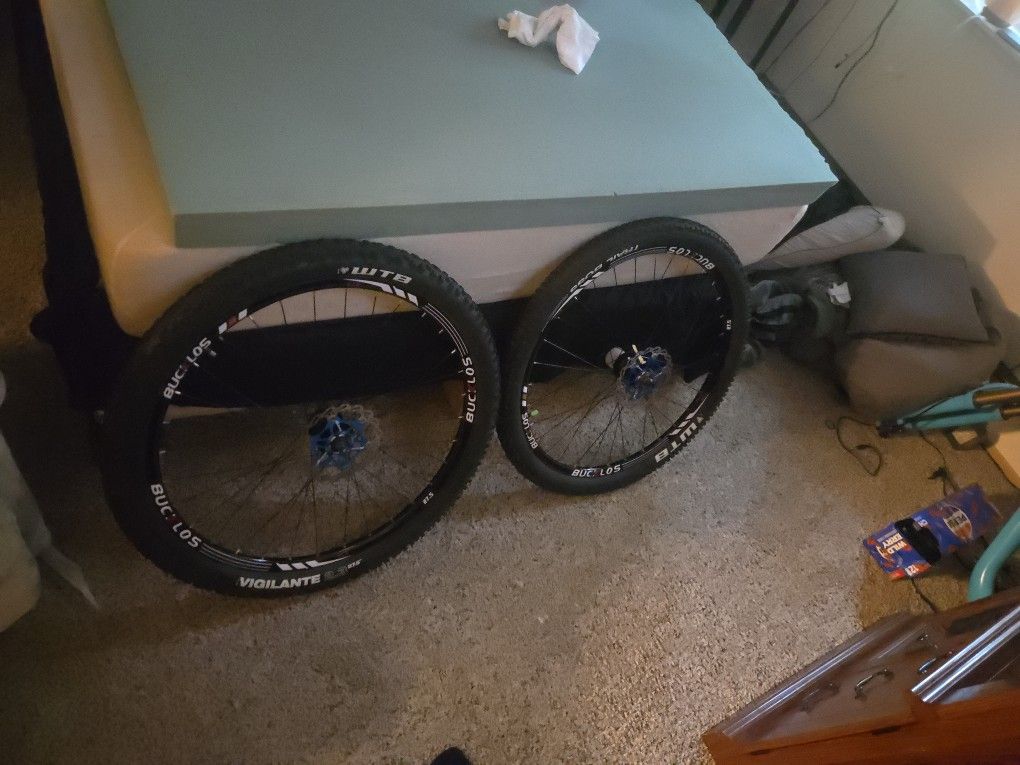 Brand New 27.5 100mm Front 135mm Rear Both Qr Axle