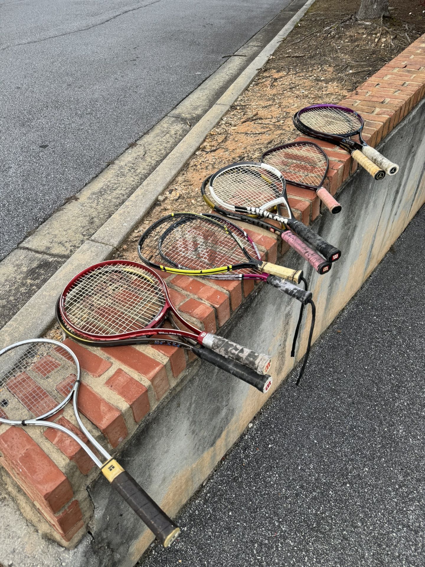 10 Tennis Rackets Plus Balls 🎾
