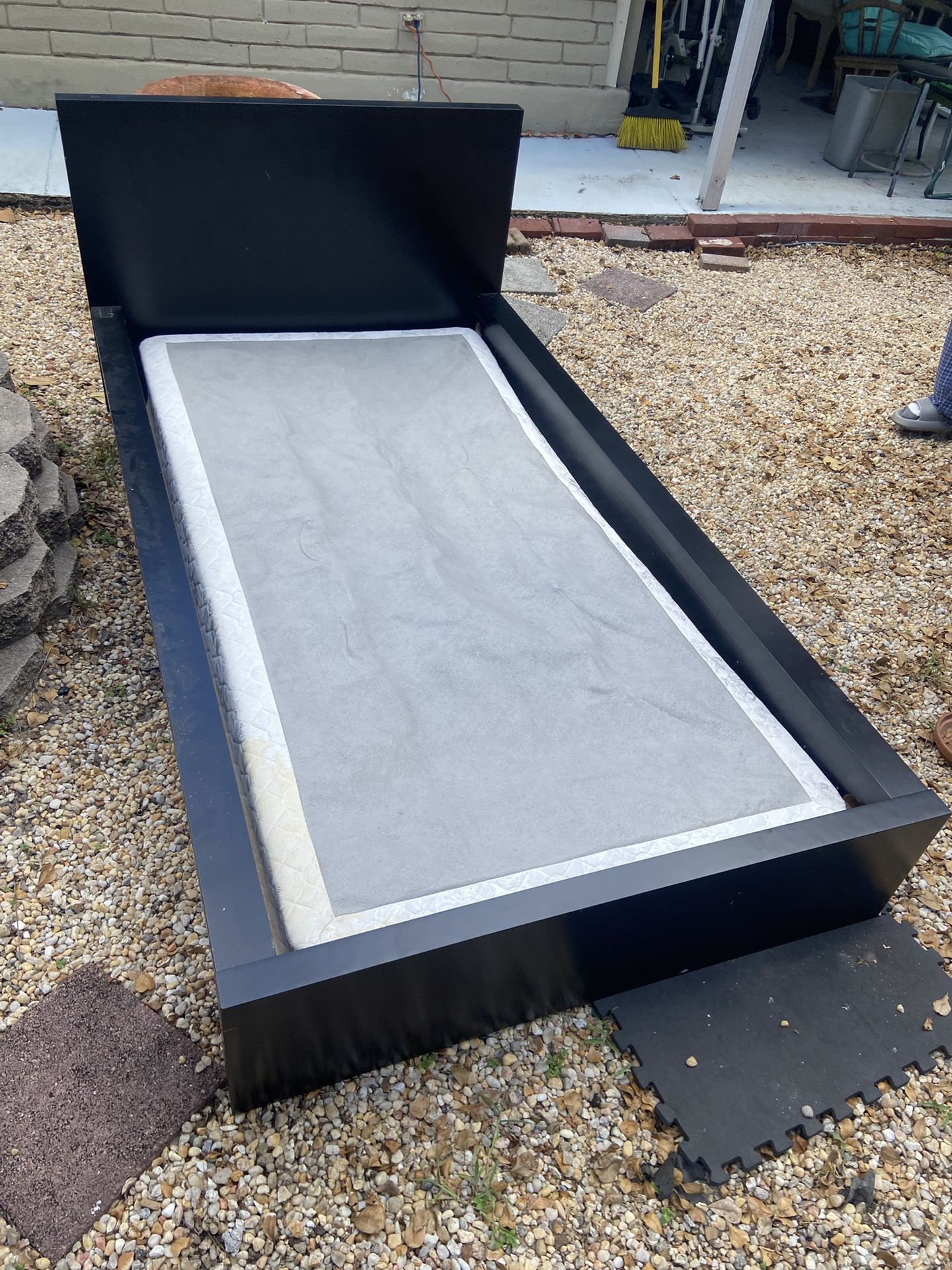 Bed Frame With Boxsprings Twin Free
