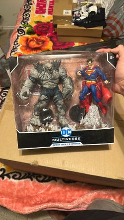 BATMAN EARTH -1 AND SUPERMAN 2 PACK