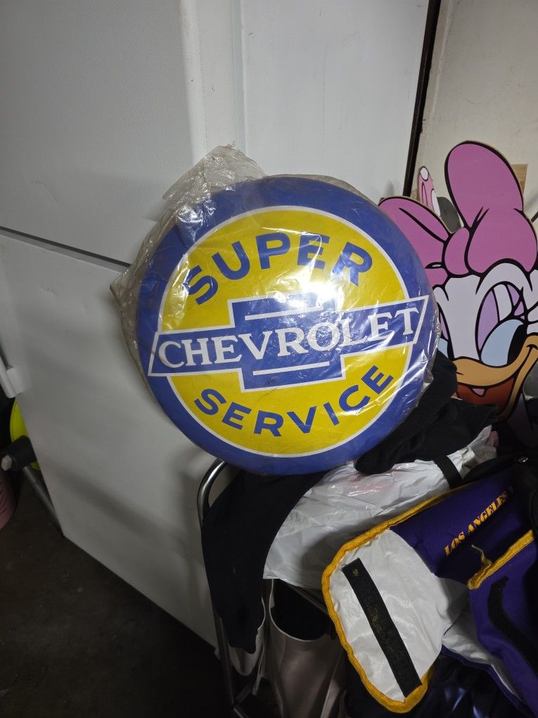 Super Chevrolet Service 16 Inch Dome Shaped Button Sign.  