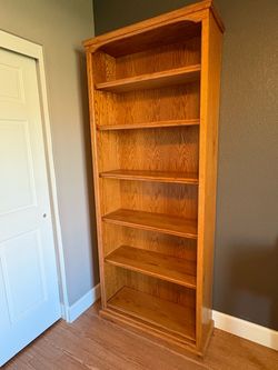 Solid Oak Bookcase - 7' tall - Adjustable shelves - Excellent Condition