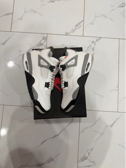 Jordan 4 Retro White Cement size 9.5 men’s