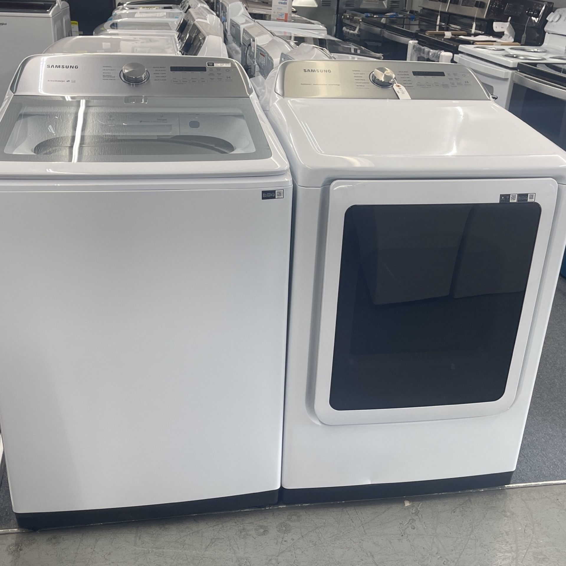 New Scratch And Dent Samsung Washer And Dryer Set. 1 Year Manufactured Warranty