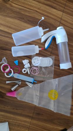 Things to make and decorate cookies
Here are things I never use and other things used.  Cosas para elaborar y decorar galletas, algunas son nuevas y o
