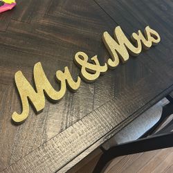 Mr & Mrs Wedding Sign