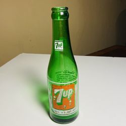 Vintage 1944,  7up Bottle. 7 Oz. Great For Your Collection 