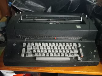 Vintage Black IBM Correcting Selectric 2 Typewriter