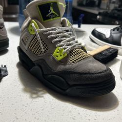 Jordan 4 Neon Retro