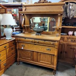 Antique Tiger Oak Mirrored Buffet .