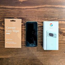 Google Pixel 8 With Accessories 
