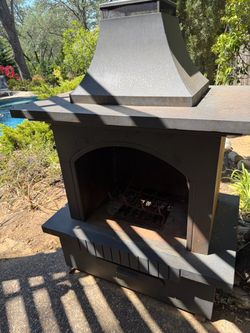 Outdoor fireplace