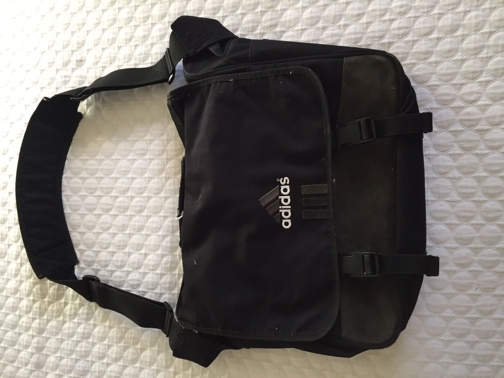 ADIDAS MESSENGER BAG!