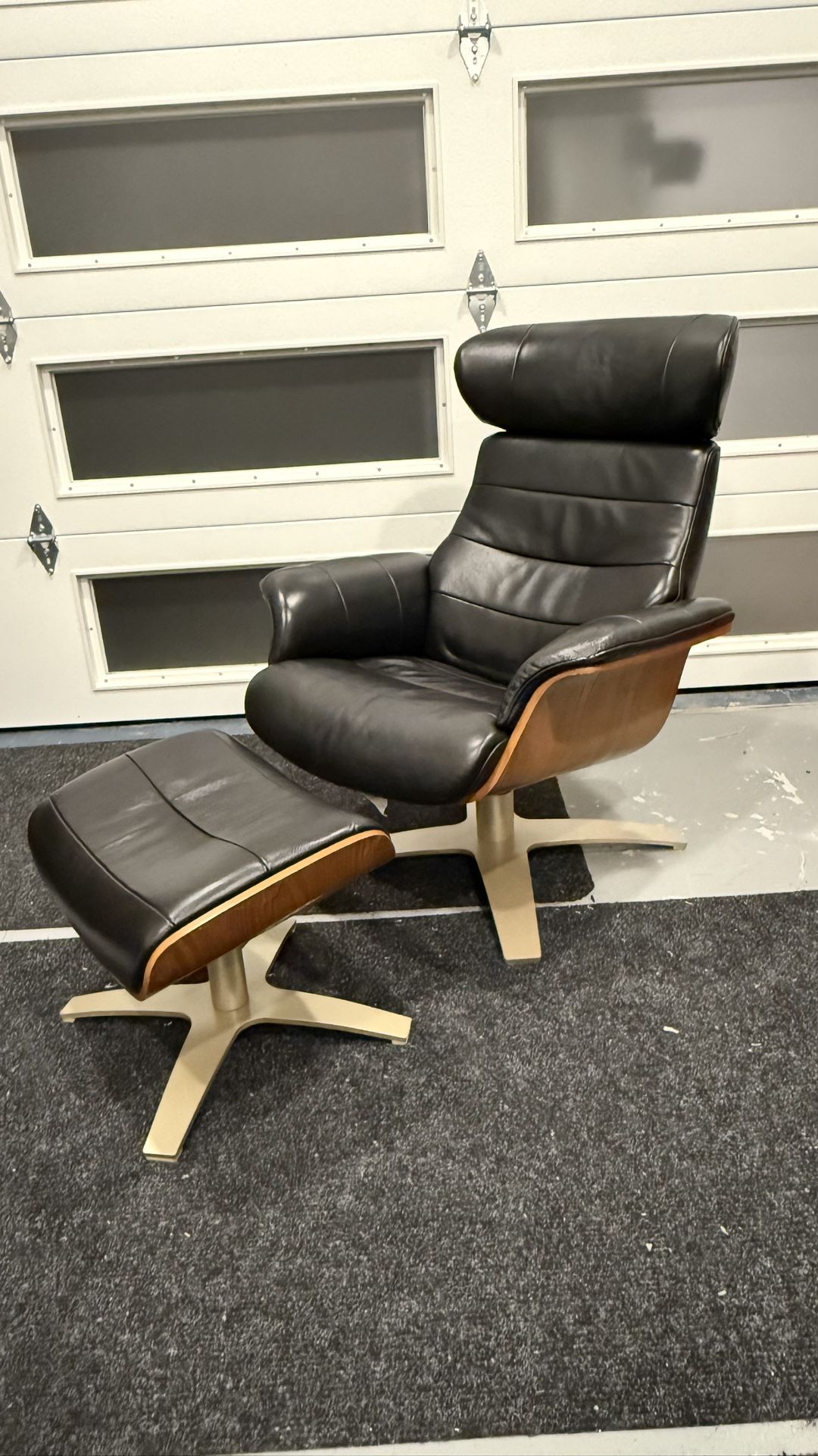 Annaldo Leather Swivel Chair & Ottoman