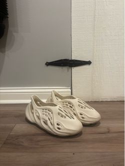 Yeezy foam runner size 11.5