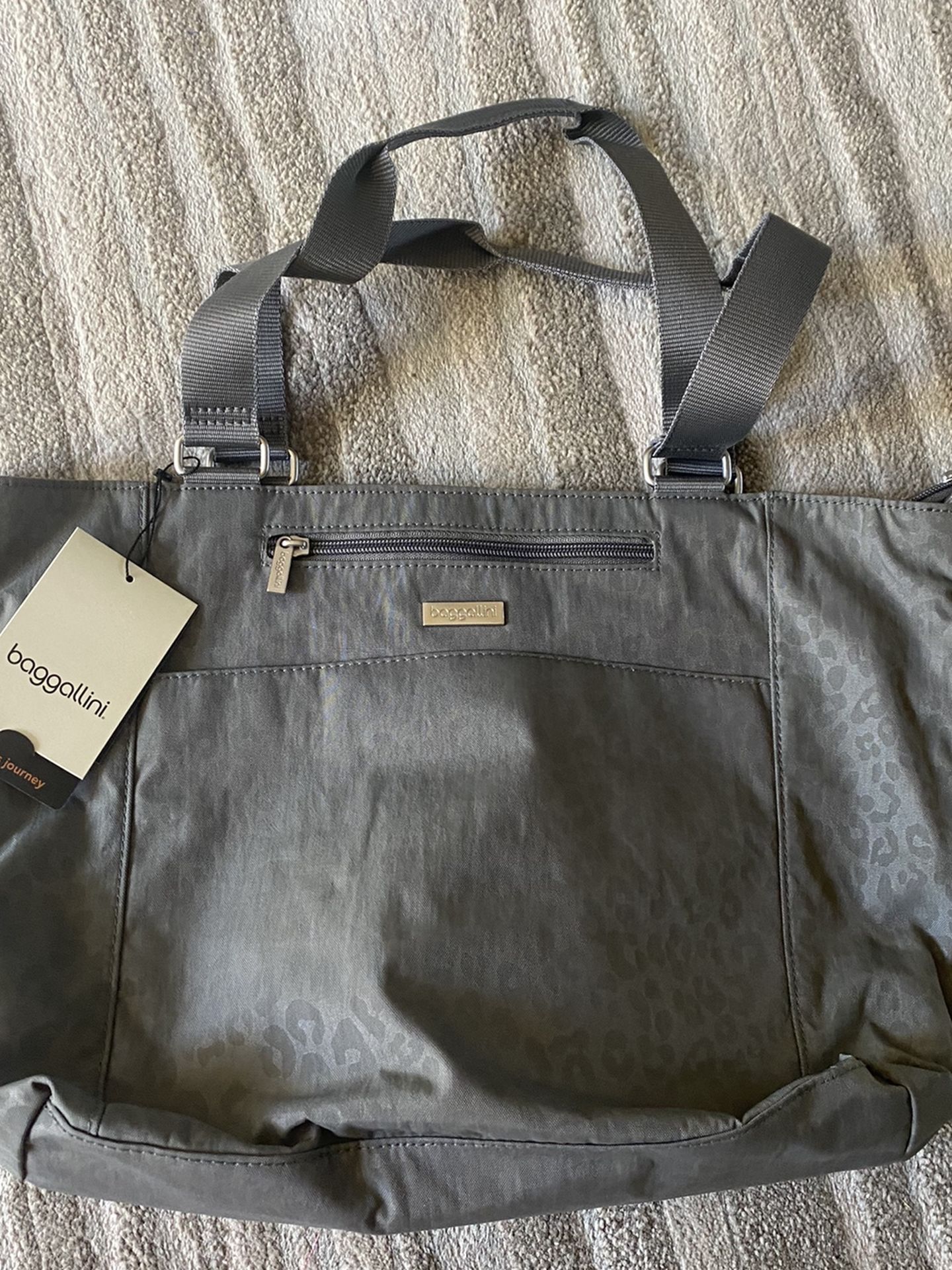 New Baggalini Bag With shoulder strap