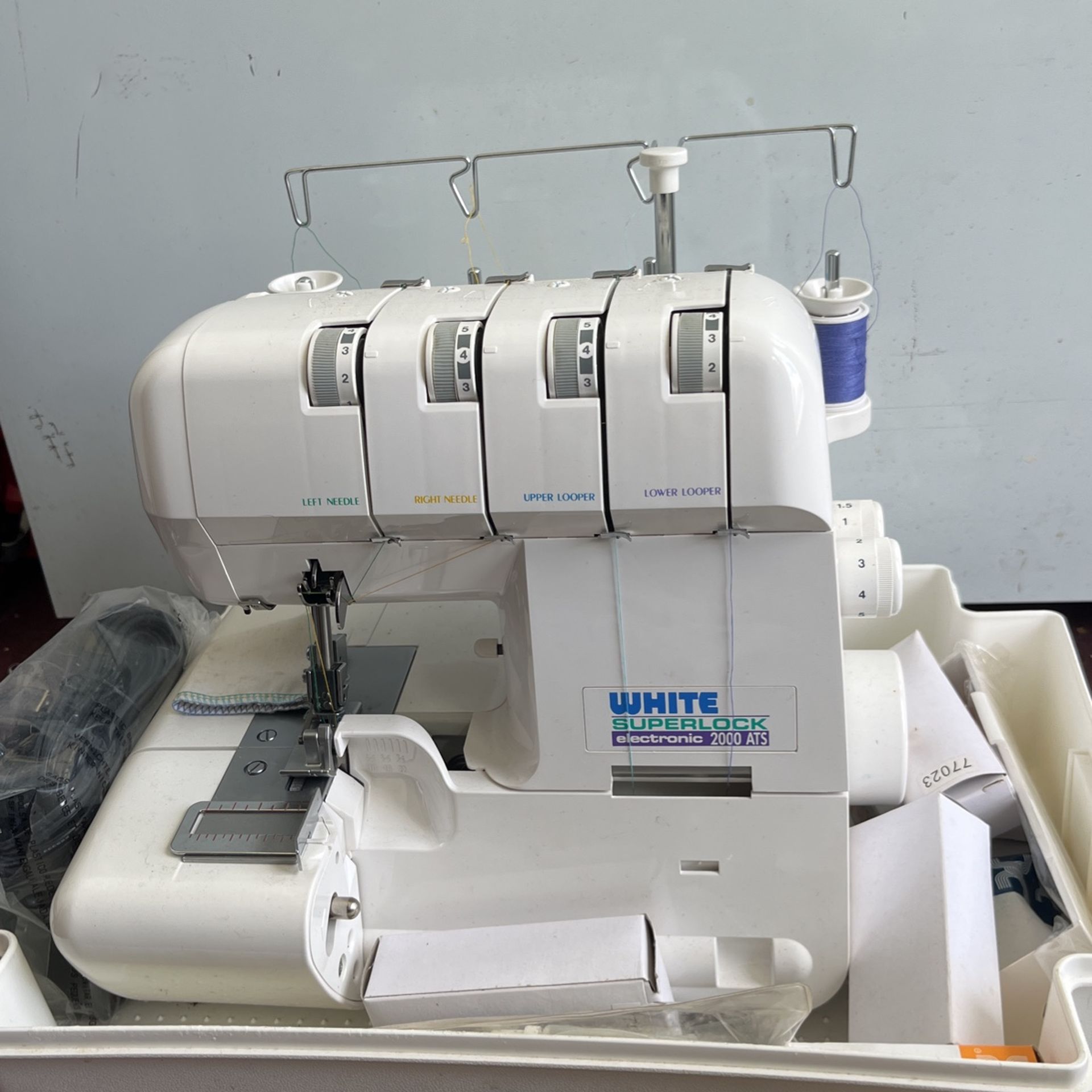 White SuperLock Electronic 2000 ATS