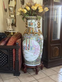 Vintage hand painted Chinese base