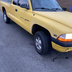 1999 Dodge Dakota Thumbnail