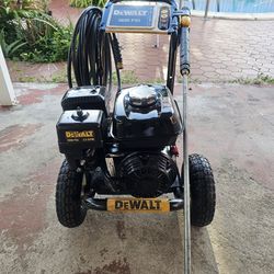 Pressure washer DeWalt-Honda 3600 PSI y 2.5 GPM