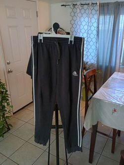 Men's Adidas fleece sweatpants (Medium)