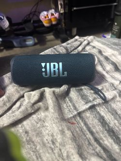 JBL Flip 6 water proof Blue speaker out the box for only two weeks basically New