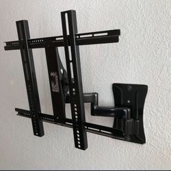 Sanus 26”-47” TV Wall Mount