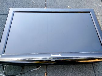 Panasonic Viera 32" TV (TC-L32X1) with wall mount