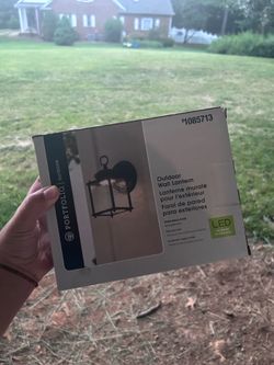 Outdoor wall light