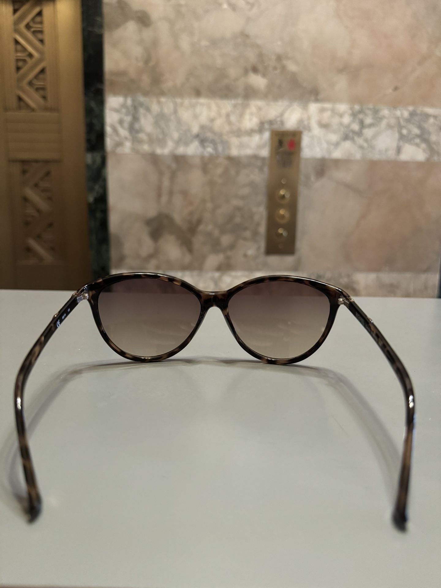 Michael Kors Camila M2835S Black Cat-Eye Sunglasses Brown Gradient Lens w/ Case Michael Kors Camila Cat Eyes Tortoise sunglasses M2835S main image 3