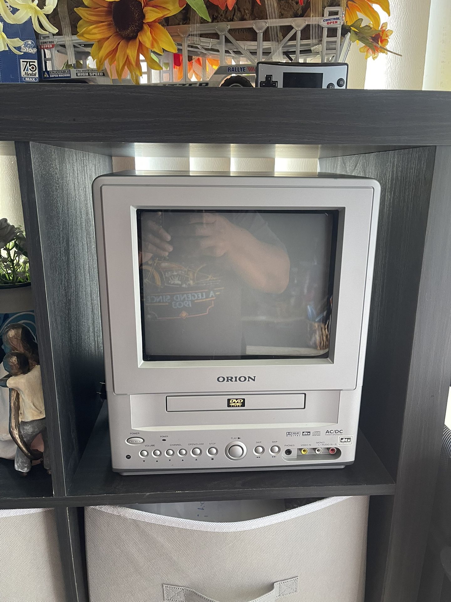 Orion 9" CRT TV/DVD Combo “DVD needs Repair”