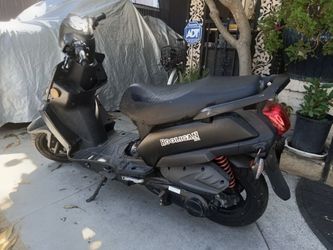 Hooligan 170i Black Motor Scooter selling for Parts  AS IS