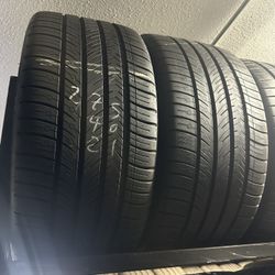 PAIR OF TIRE 275 40 21 MICHELIN 85% LIFE