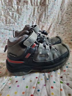 Keen  Washable Outdoor Sandal Size 13 Kids.