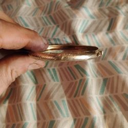 10 kt gold bangle 