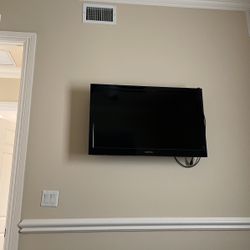 32” TV HD Tv With Remote
